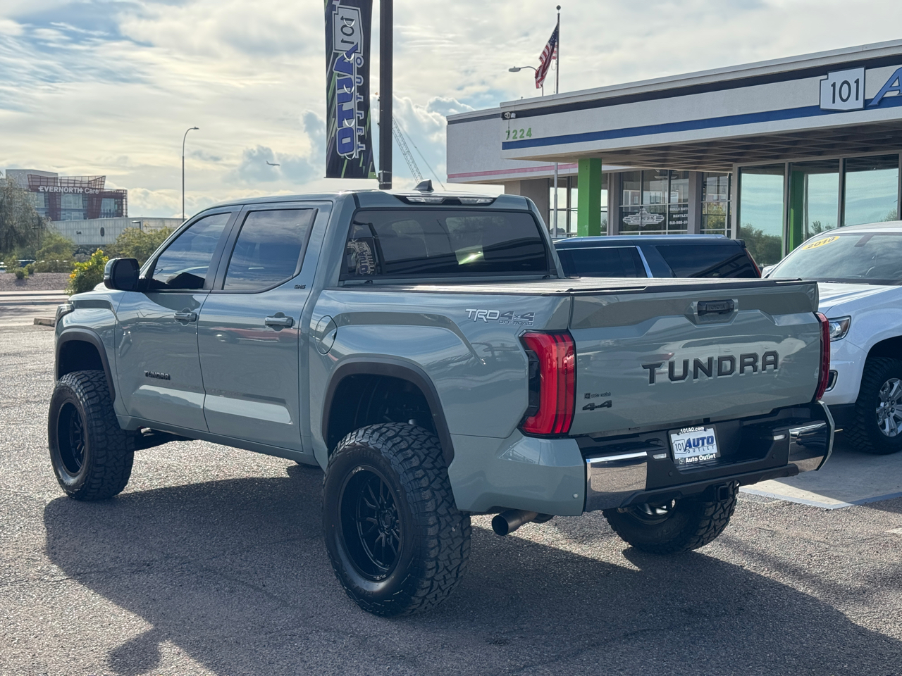 Toyota Tundra SR5 V8 4WD 2024