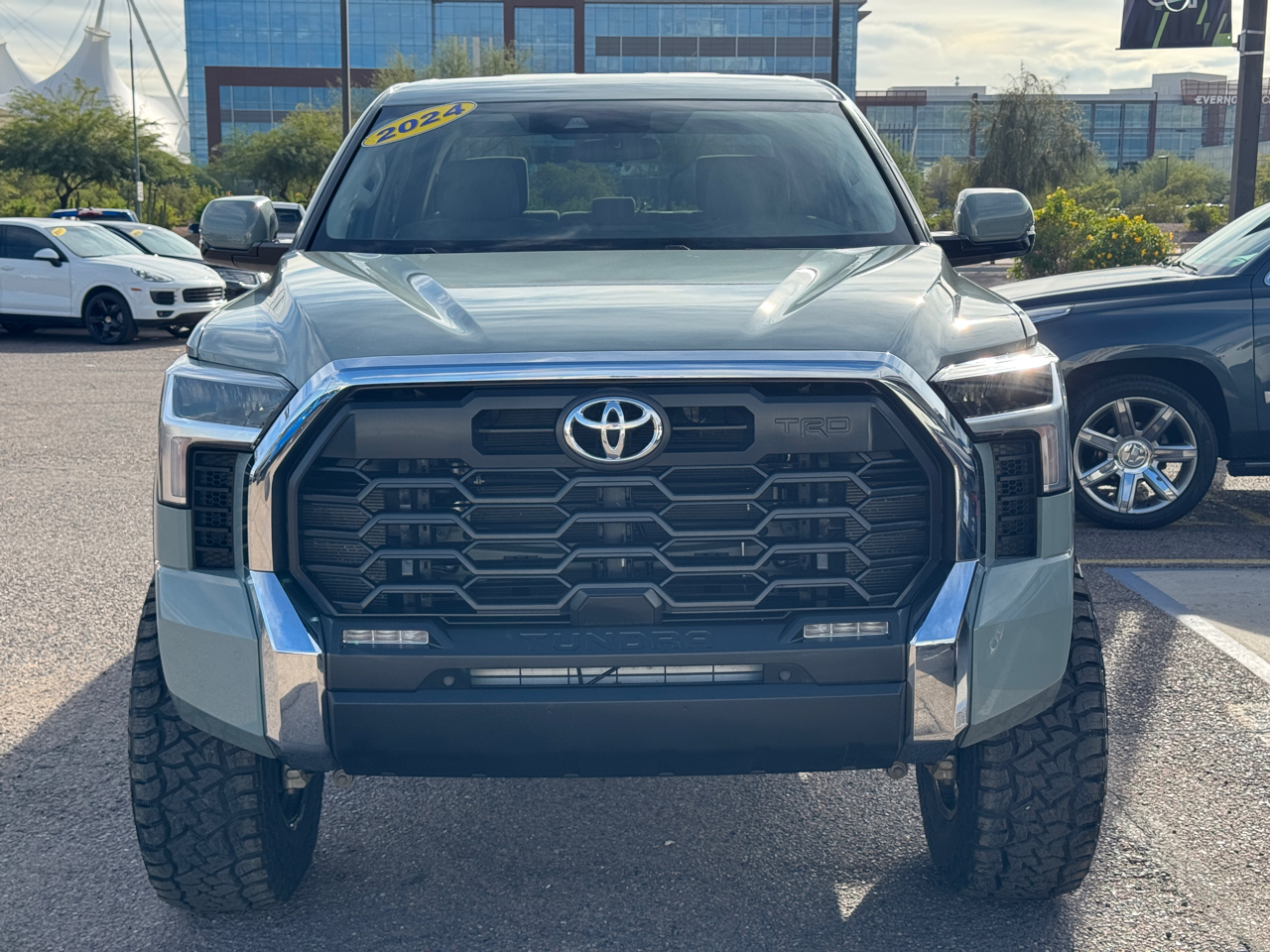 Toyota Tundra SR5 V8 4WD 2024