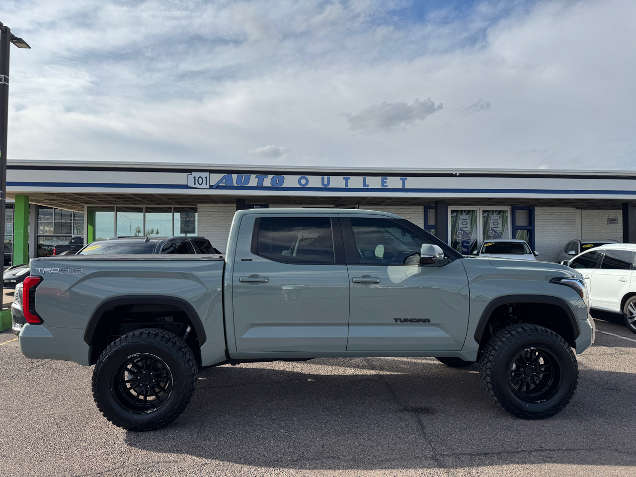 Toyota Tundra SR5 V8 4WD 2024