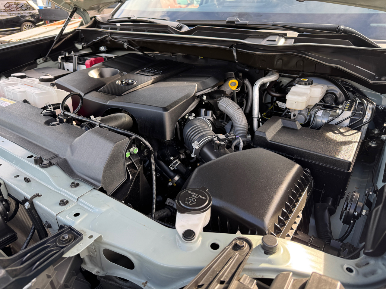 Toyota Tundra SR5 V8 4WD 2024