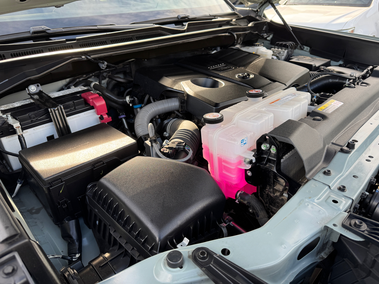 Toyota Tundra SR5 V8 4WD 2024