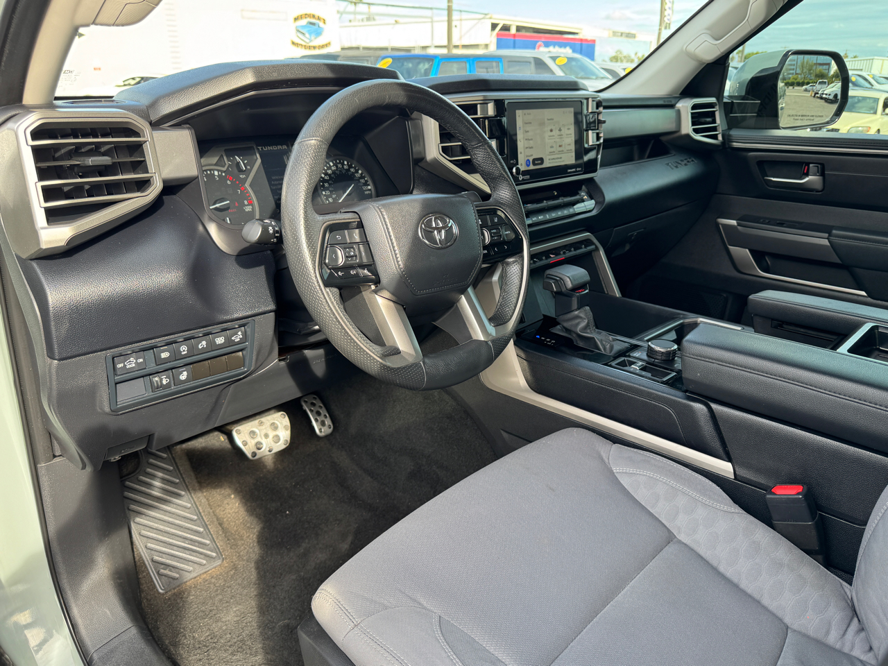 Toyota Tundra SR5 V8 4WD 2024
