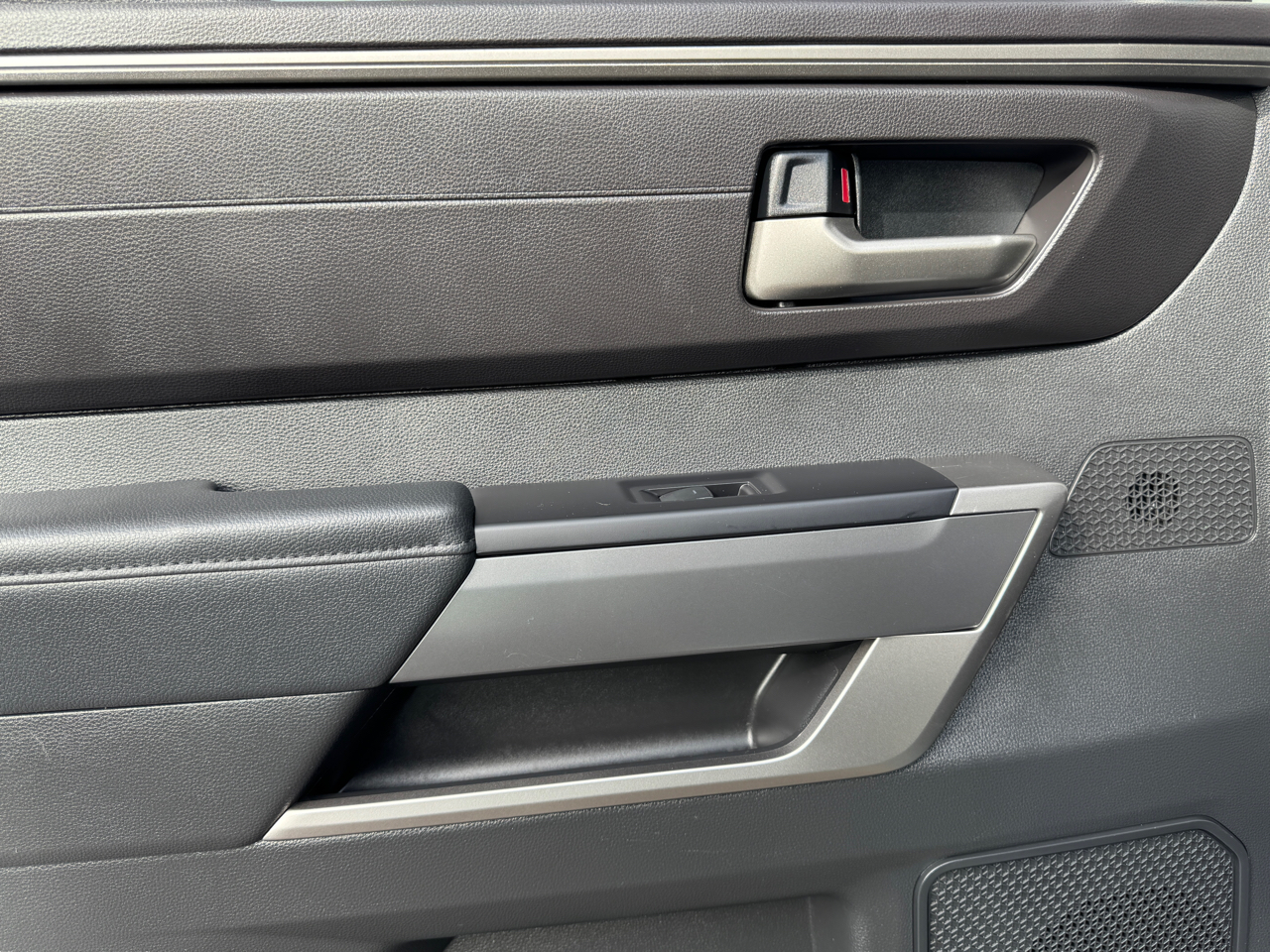 Toyota Tundra SR5 V8 4WD 2024