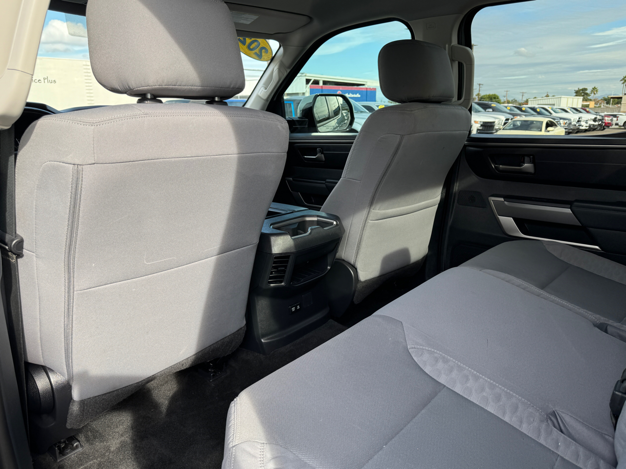 Toyota Tundra SR5 V8 4WD 2024