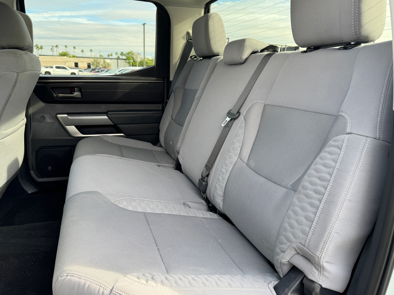 Toyota Tundra SR5 V8 4WD 2024