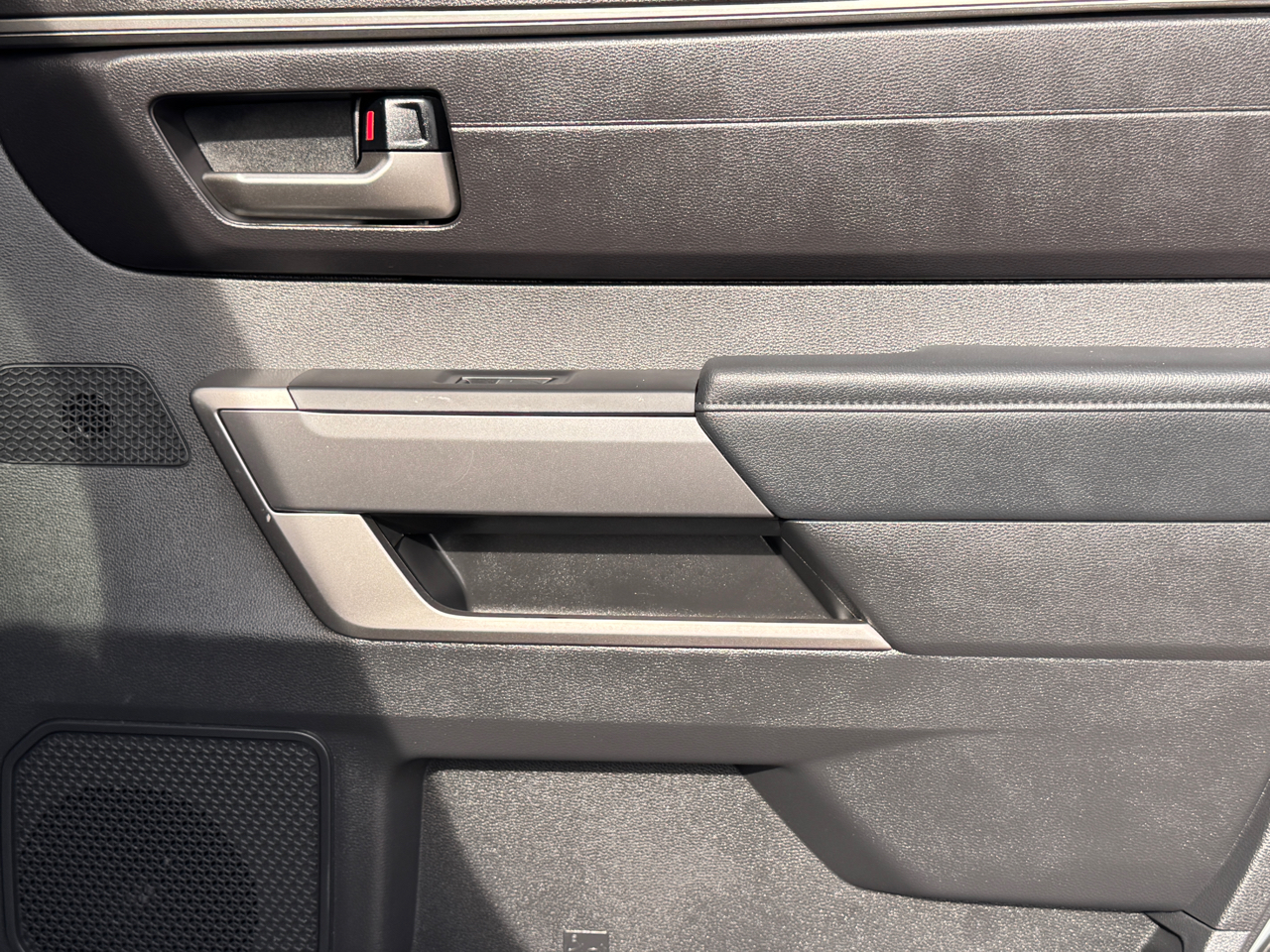 Toyota Tundra SR5 V8 4WD 2024