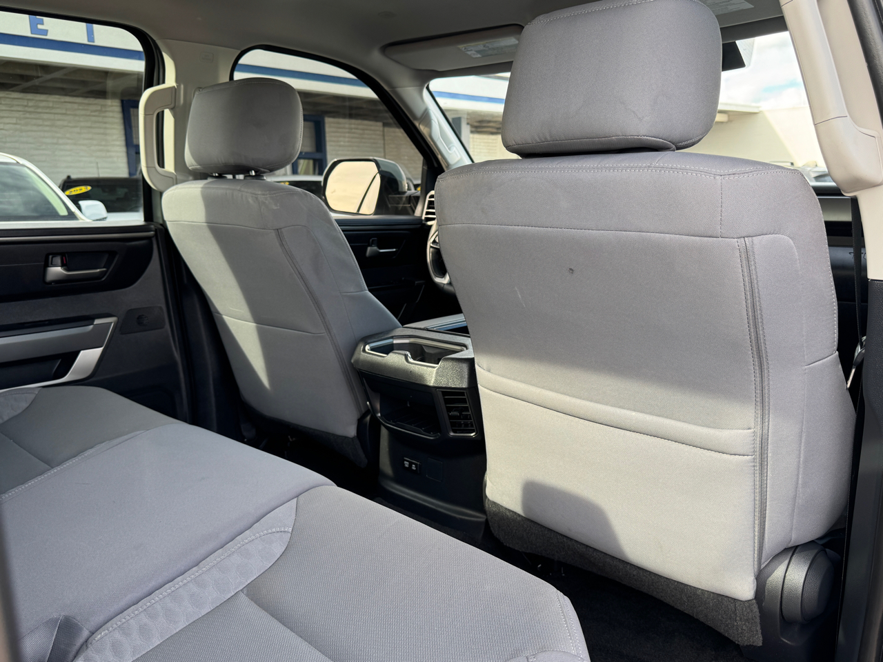 Toyota Tundra SR5 V8 4WD 2024