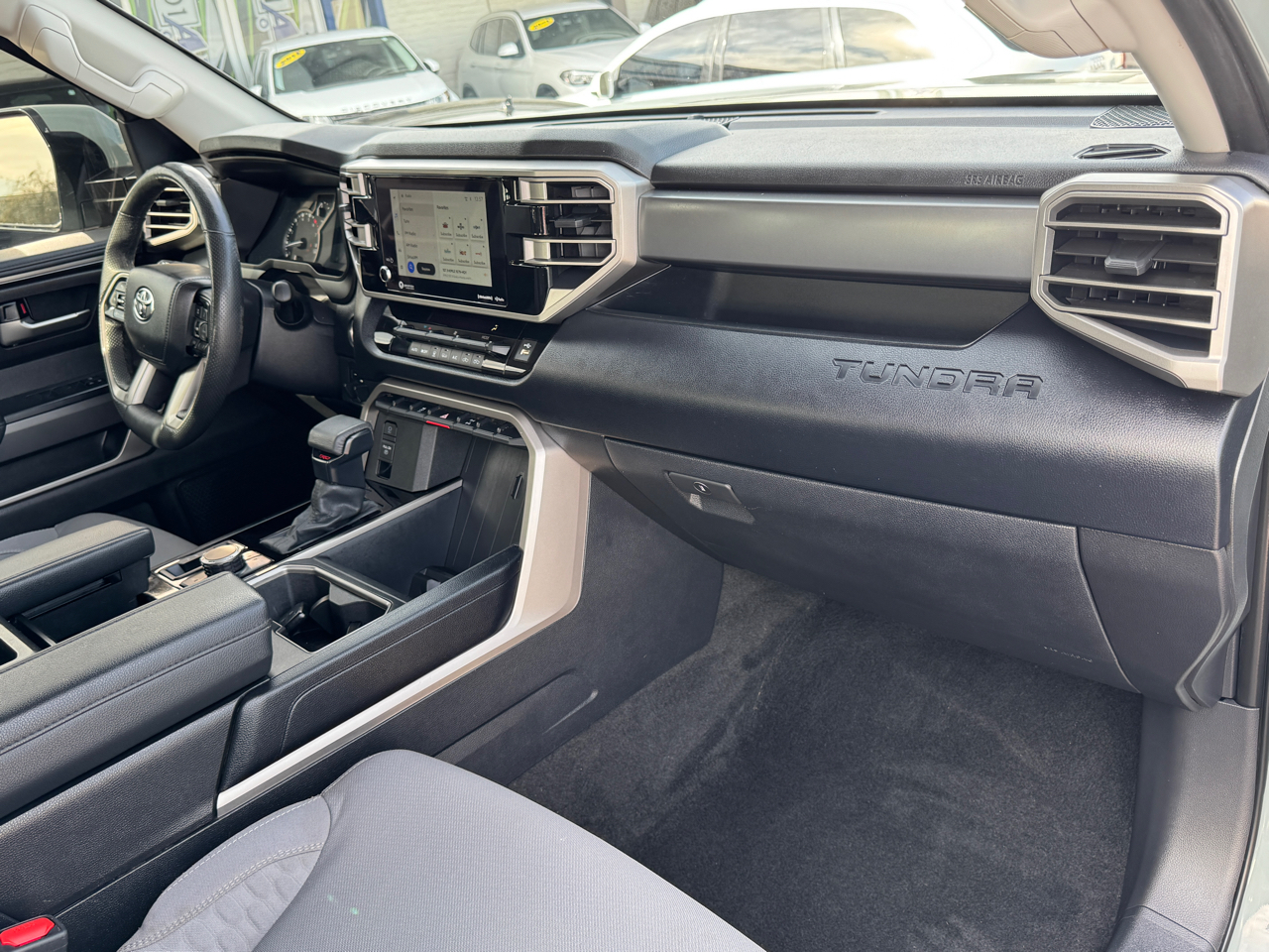 Toyota Tundra SR5 V8 4WD 2024