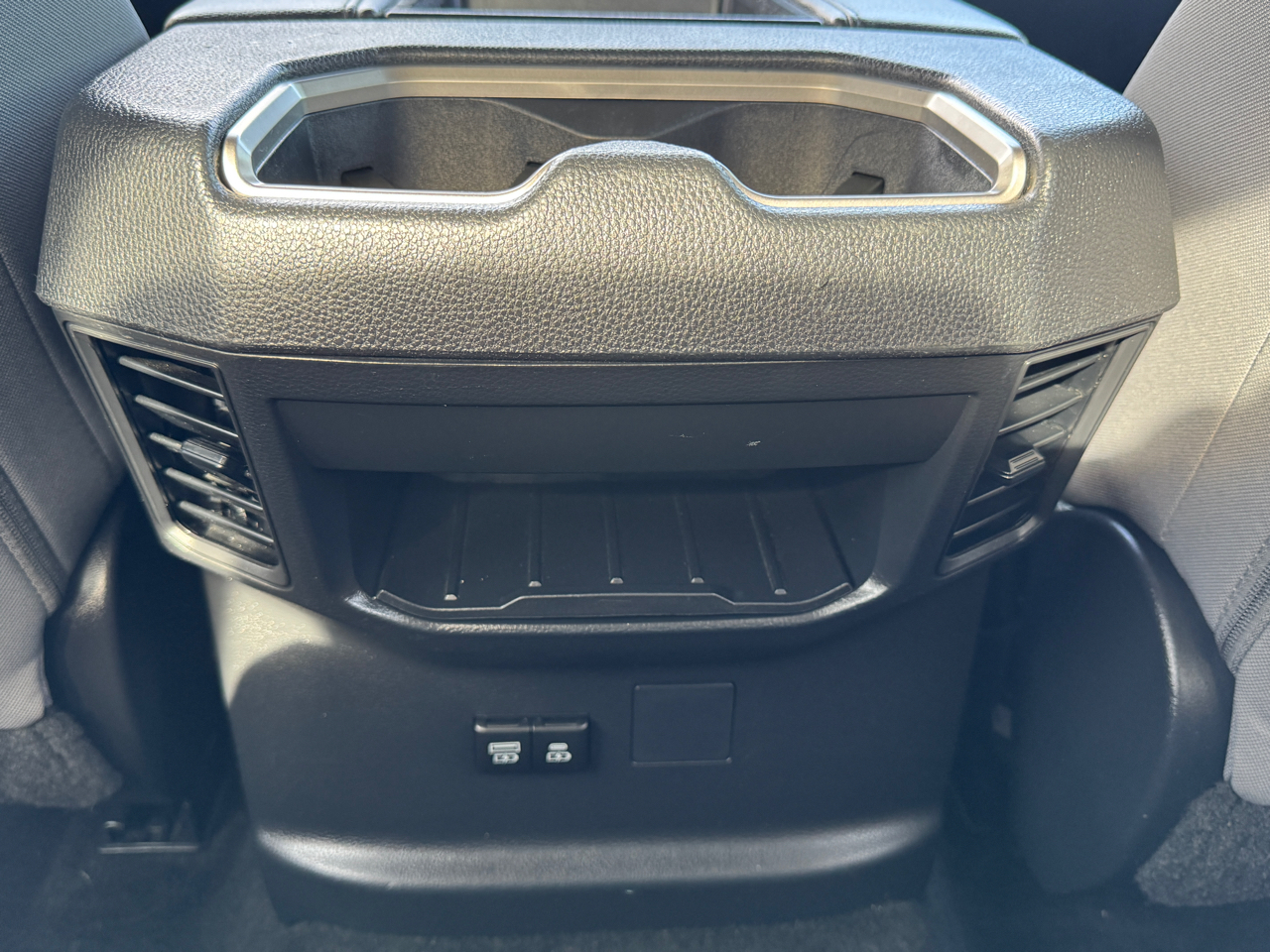 Toyota Tundra SR5 V8 4WD 2024