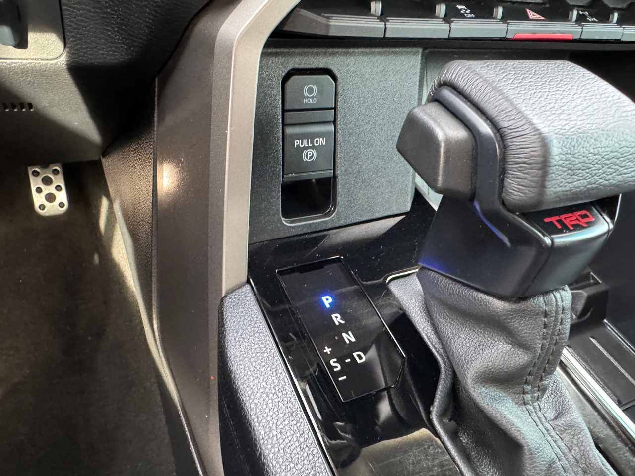 Toyota Tundra SR5 V8 4WD 2024