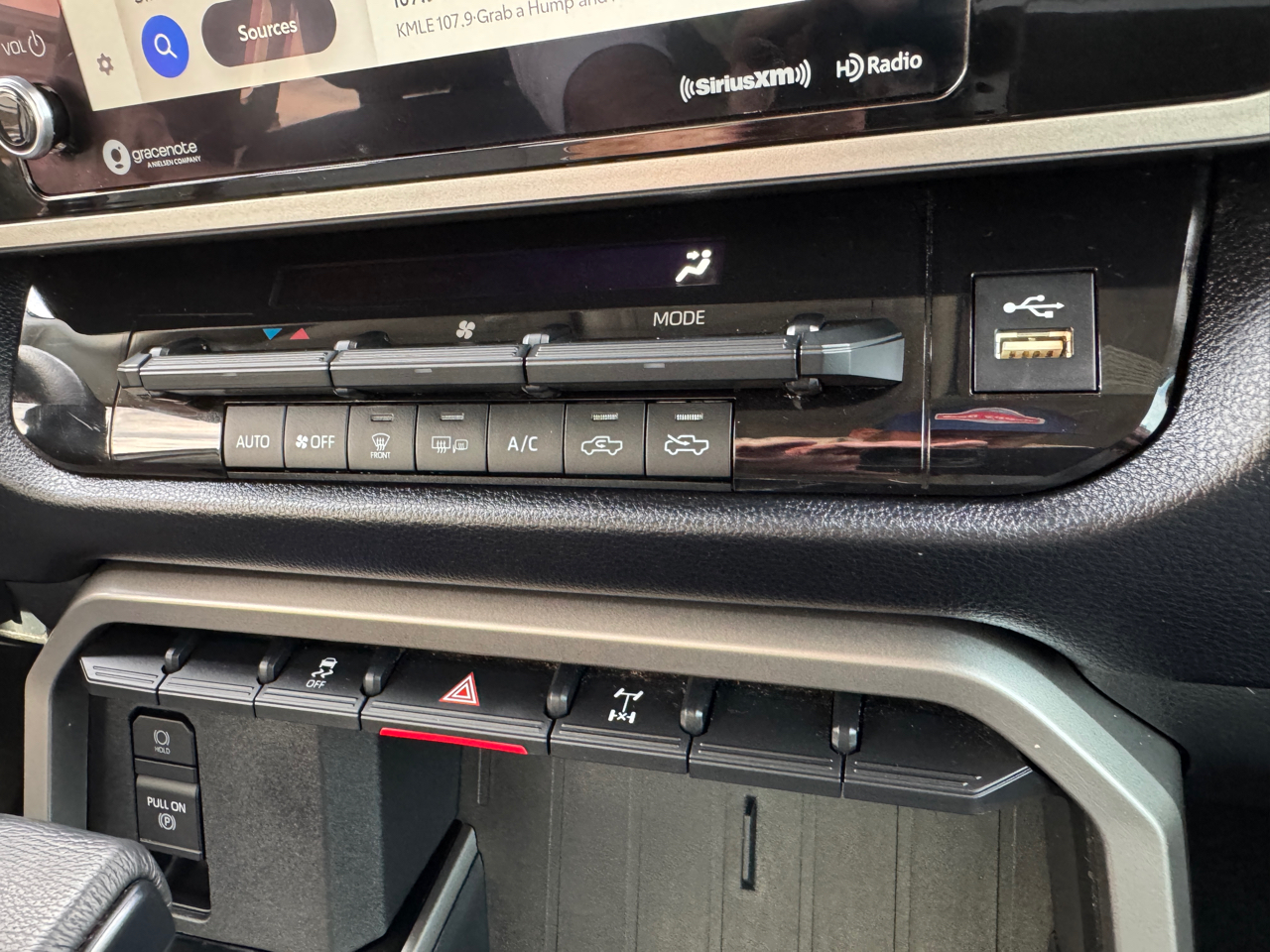 Toyota Tundra SR5 V8 4WD 2024