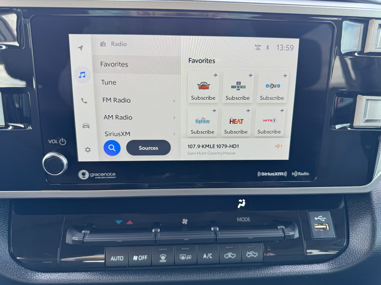 Toyota Tundra SR5 V8 4WD 2024