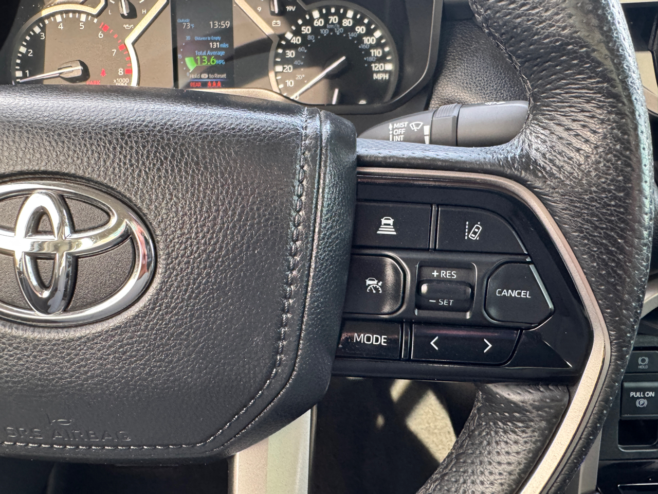 Toyota Tundra SR5 V8 4WD 2024