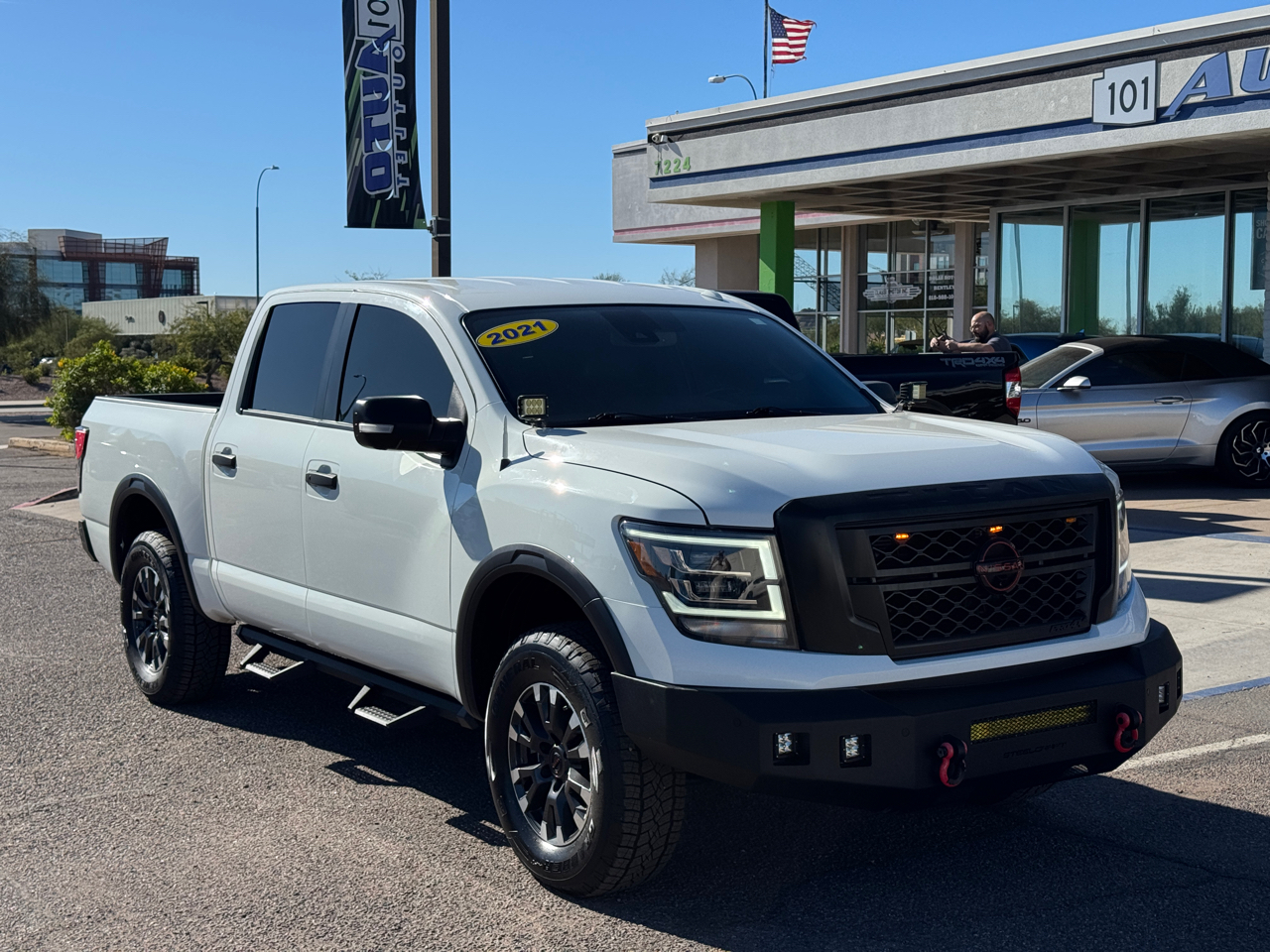 Nissan Titan PRO-4X Crew Cab 4WD SWB 2021