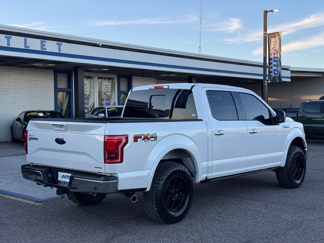 Ford F-150 Lariat SuperCab 5.5-ft Box 4WD 2015