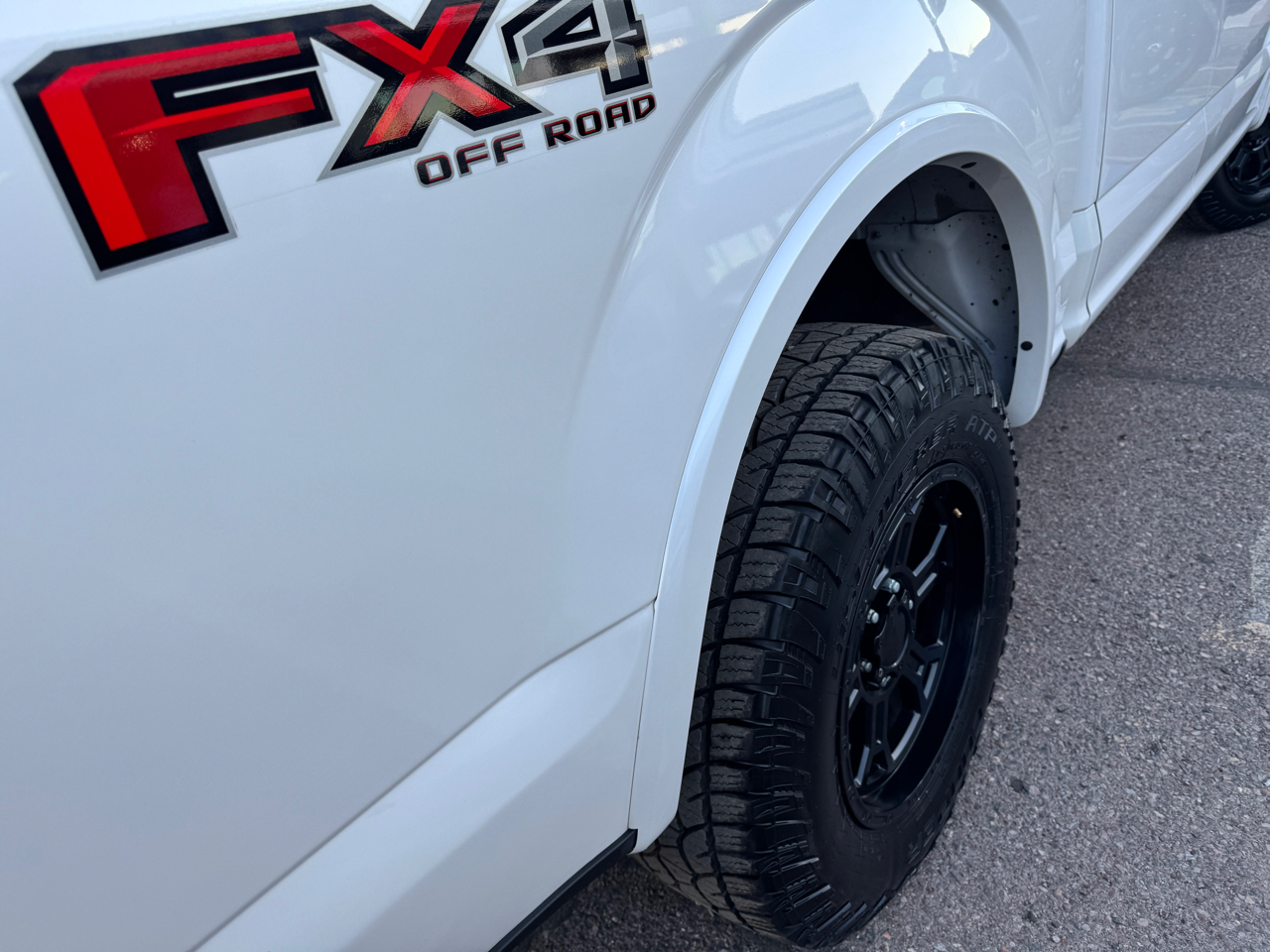 Ford F-150 Lariat SuperCab 5.5-ft Box 4WD 2015