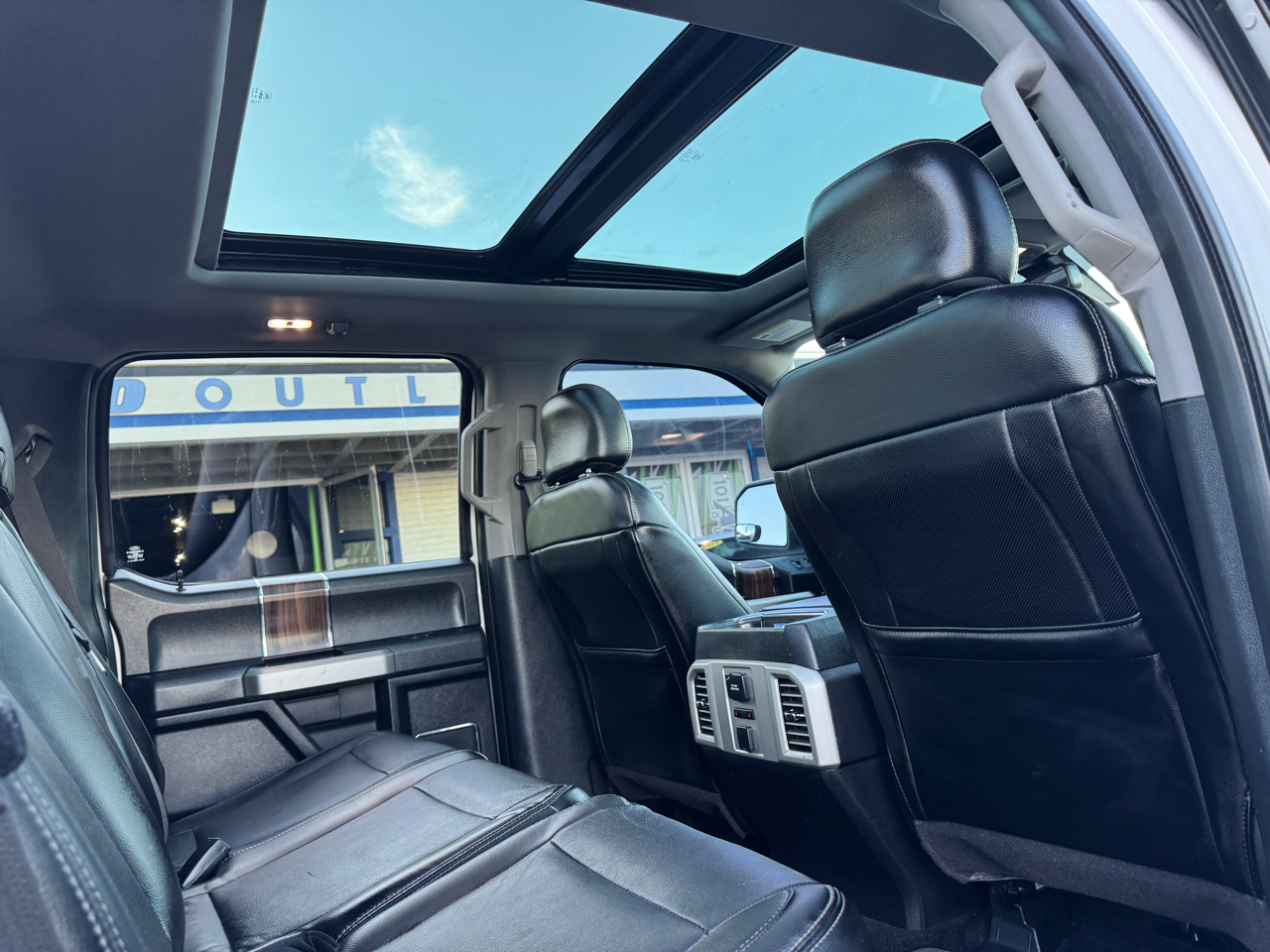 Ford F-150 Lariat SuperCab 5.5-ft Box 4WD 2015