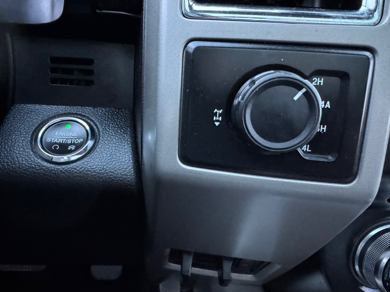 Ford F-150 Lariat SuperCab 5.5-ft Box 4WD 2015