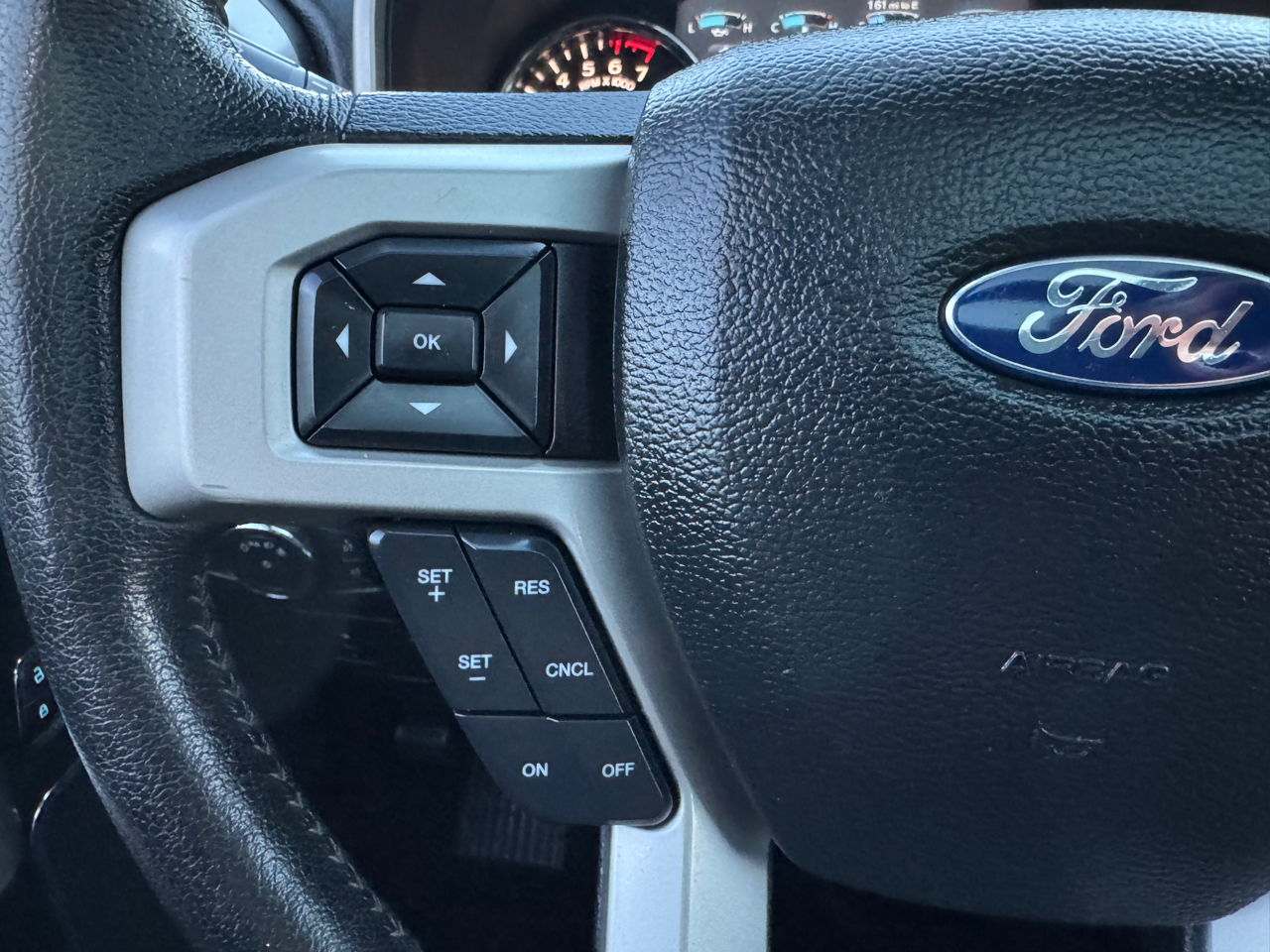 Ford F-150 Lariat SuperCab 5.5-ft Box 4WD 2015
