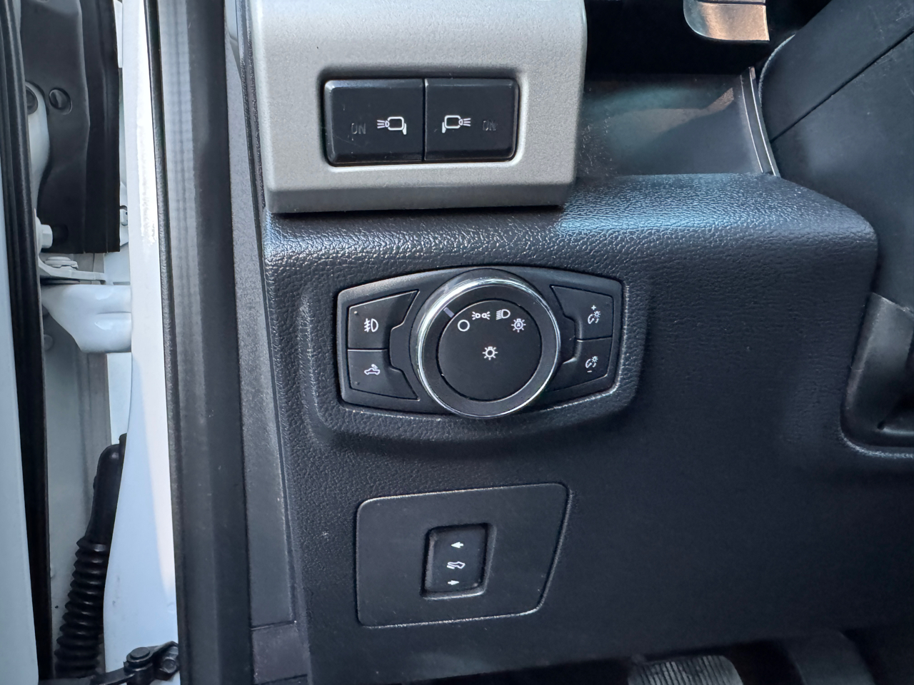 Ford F-150 Lariat SuperCab 5.5-ft Box 4WD 2015