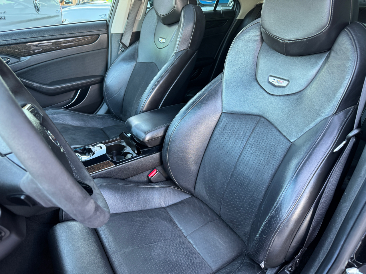 Cadillac CTS-V Sedan 4dr Sdn 2010