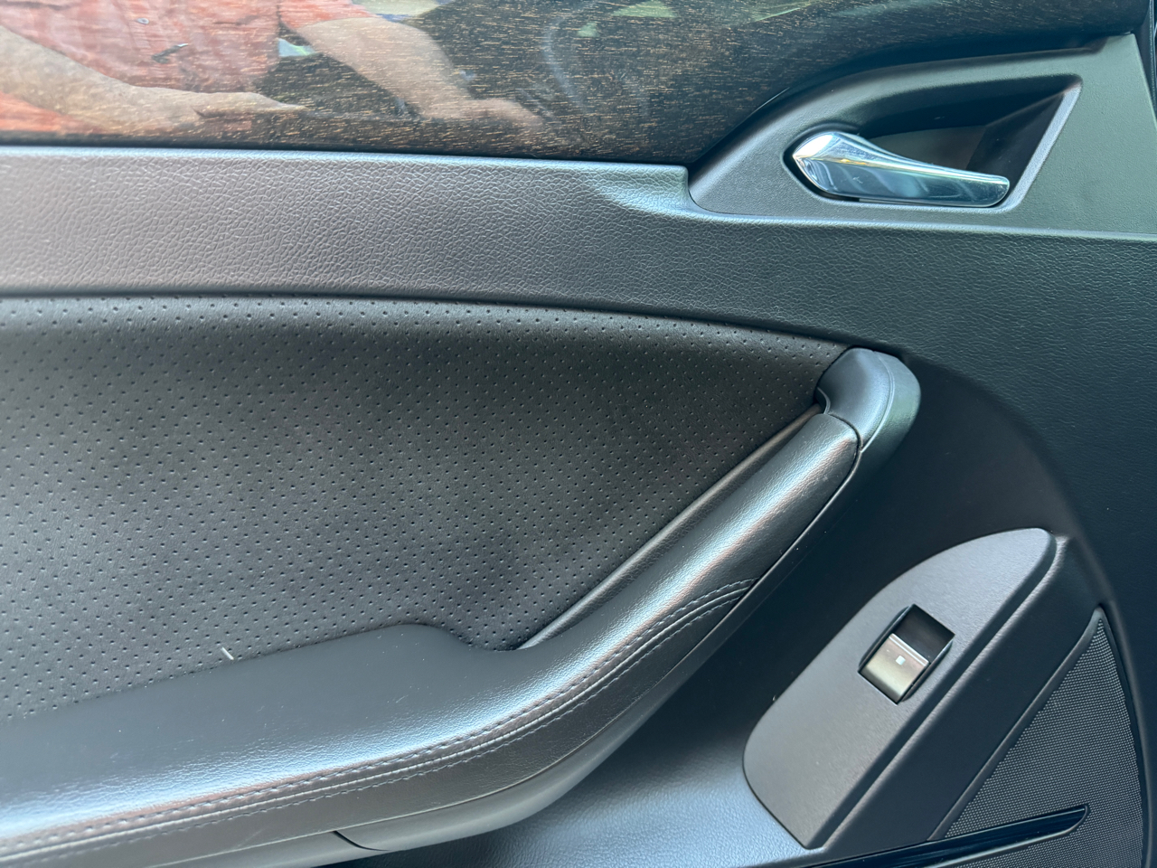 Cadillac CTS-V Sedan 4dr Sdn 2010