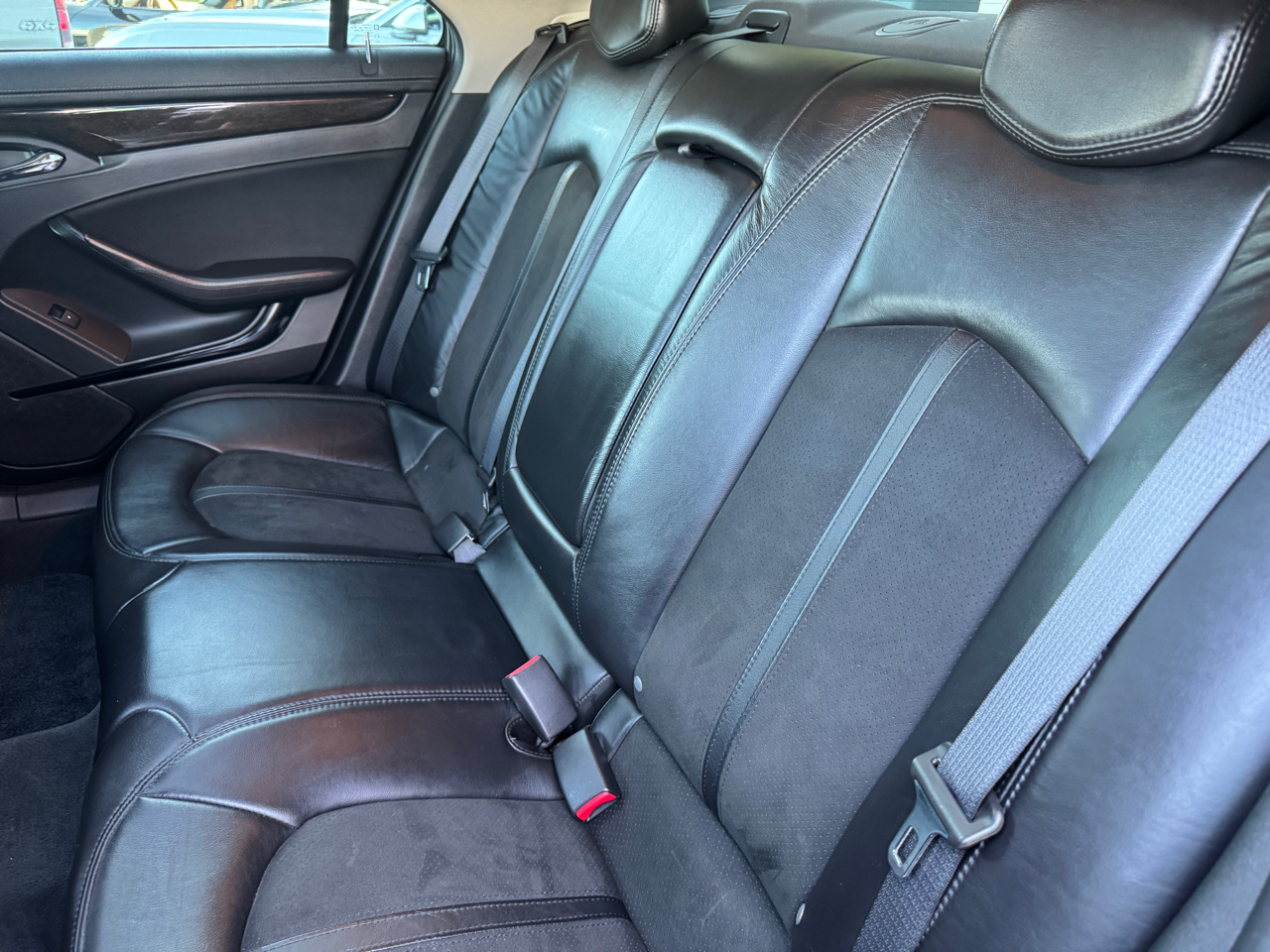 Cadillac CTS-V Sedan 4dr Sdn 2010