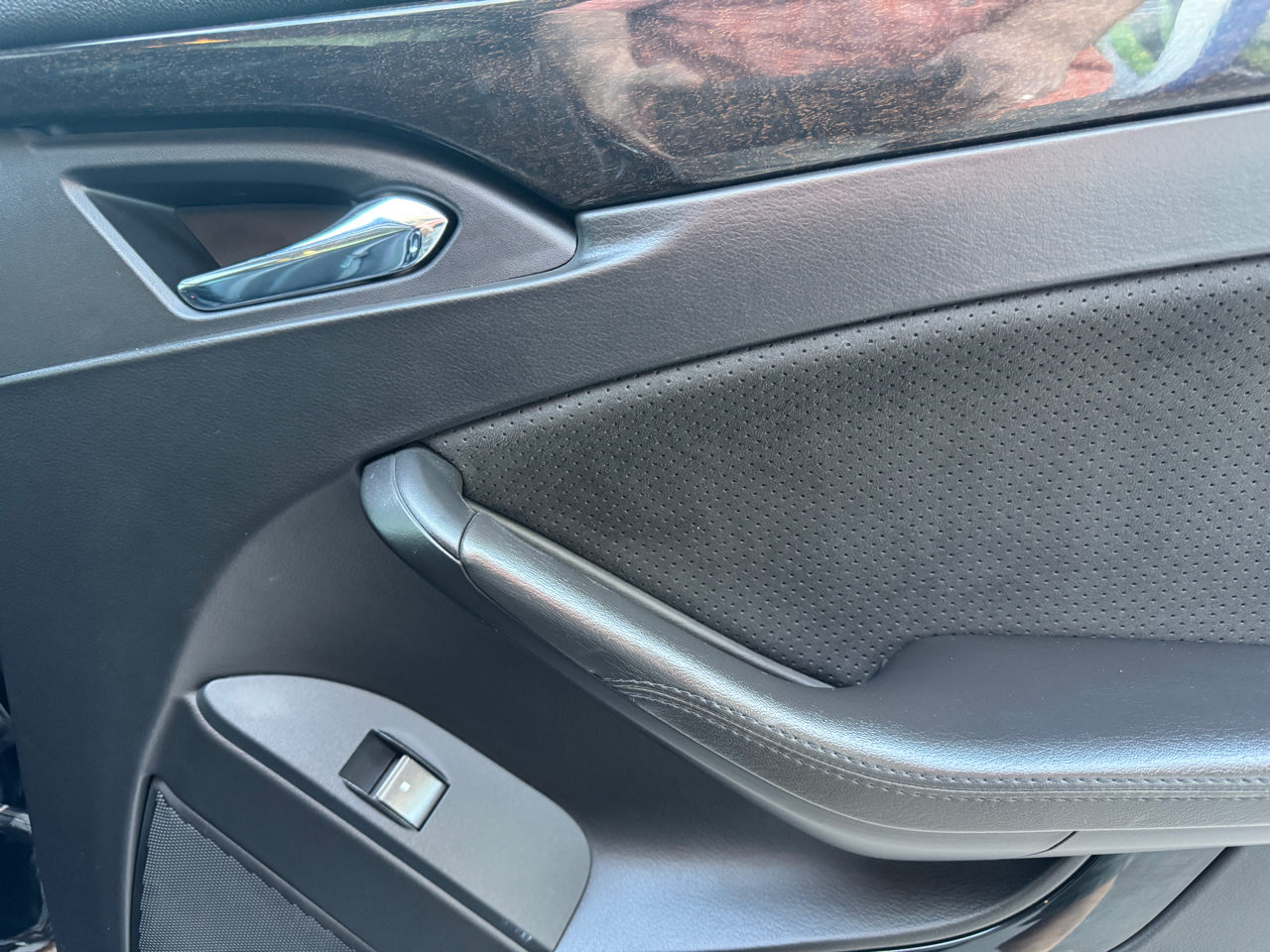 Cadillac CTS-V Sedan 4dr Sdn 2010