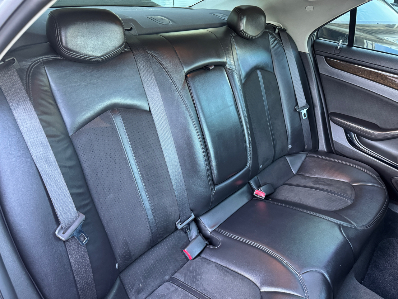 Cadillac CTS-V Sedan 4dr Sdn 2010