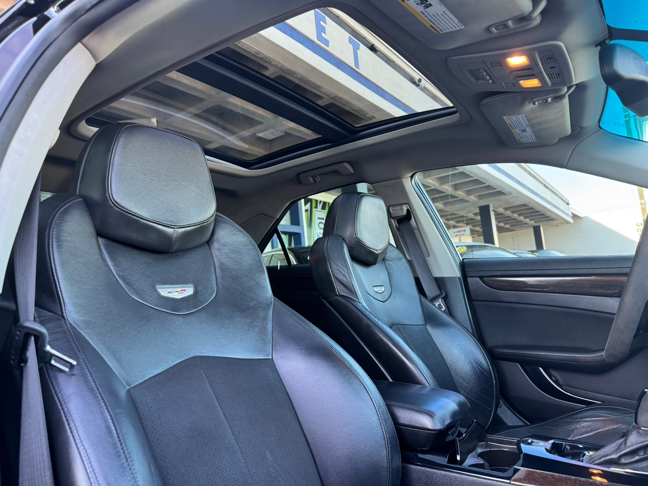 Cadillac CTS-V Sedan 4dr Sdn 2010