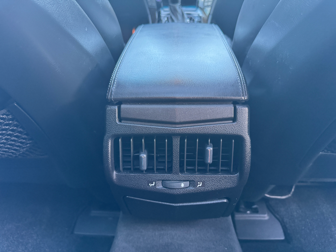 Cadillac CTS-V Sedan 4dr Sdn 2010