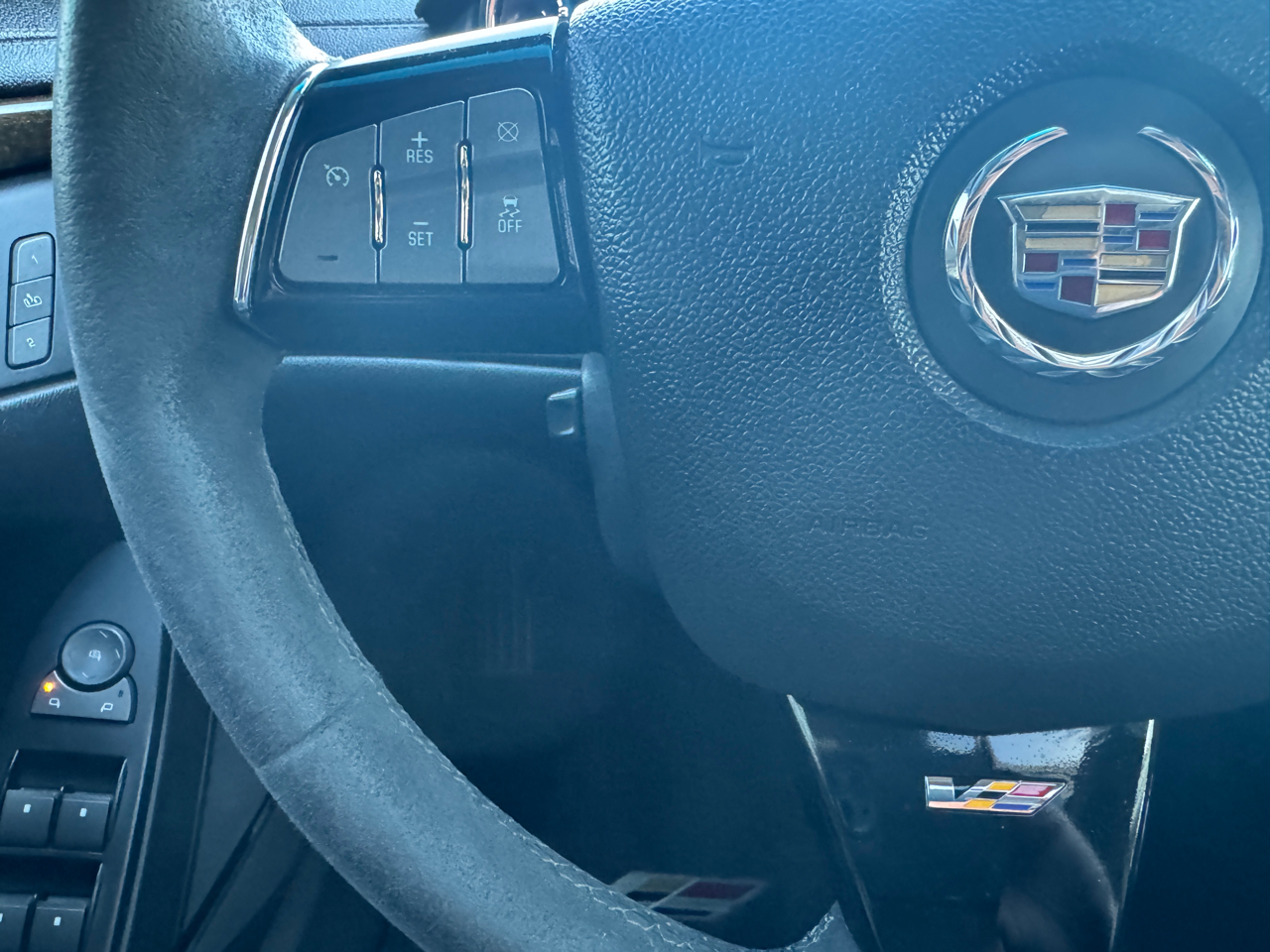 Cadillac CTS-V Sedan 4dr Sdn 2010