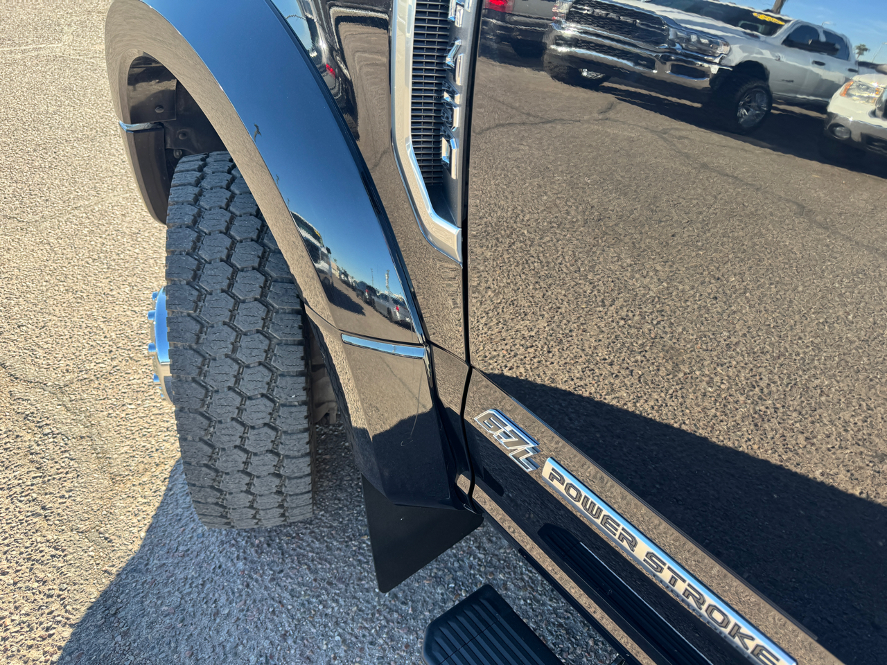 Ford F-450 SD Lariat Crew Cab 4WD DRW 2022