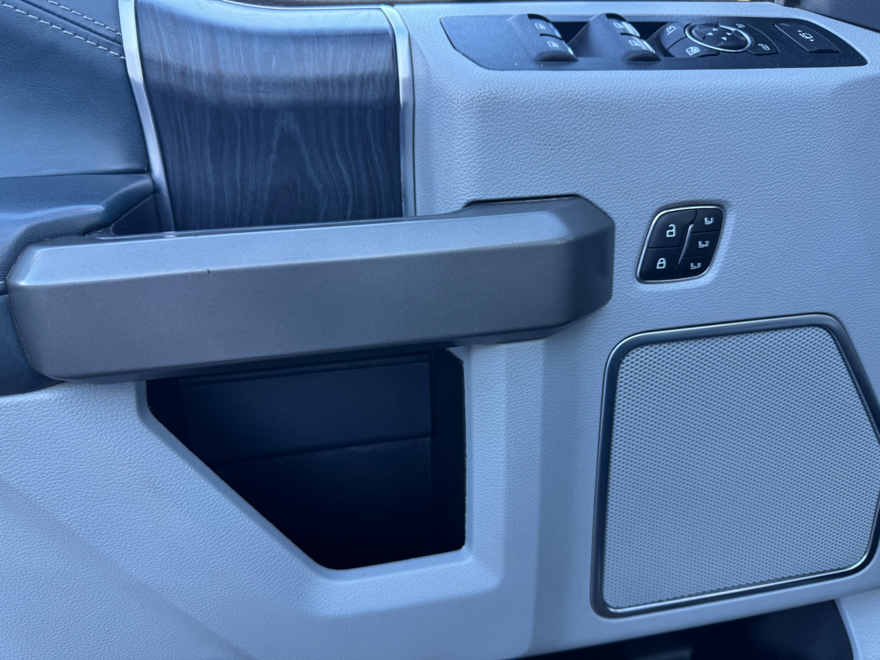 Ford F-450 SD Lariat Crew Cab 4WD DRW 2022