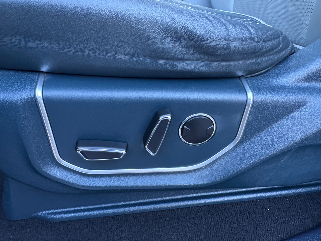 Ford F-450 SD Lariat Crew Cab 4WD DRW 2022