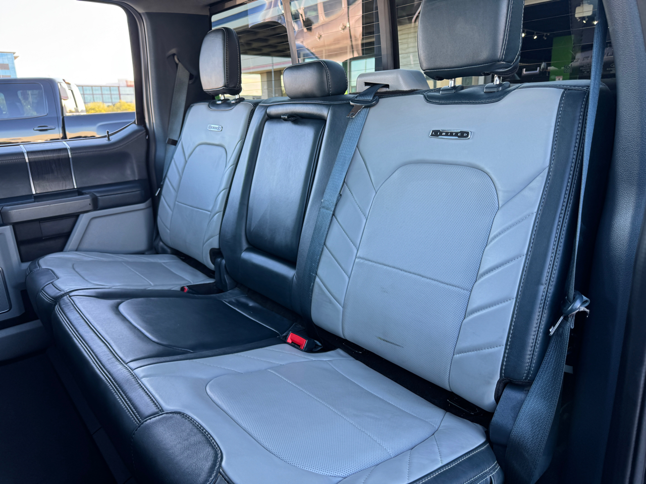 Ford F-450 SD Lariat Crew Cab 4WD DRW 2022