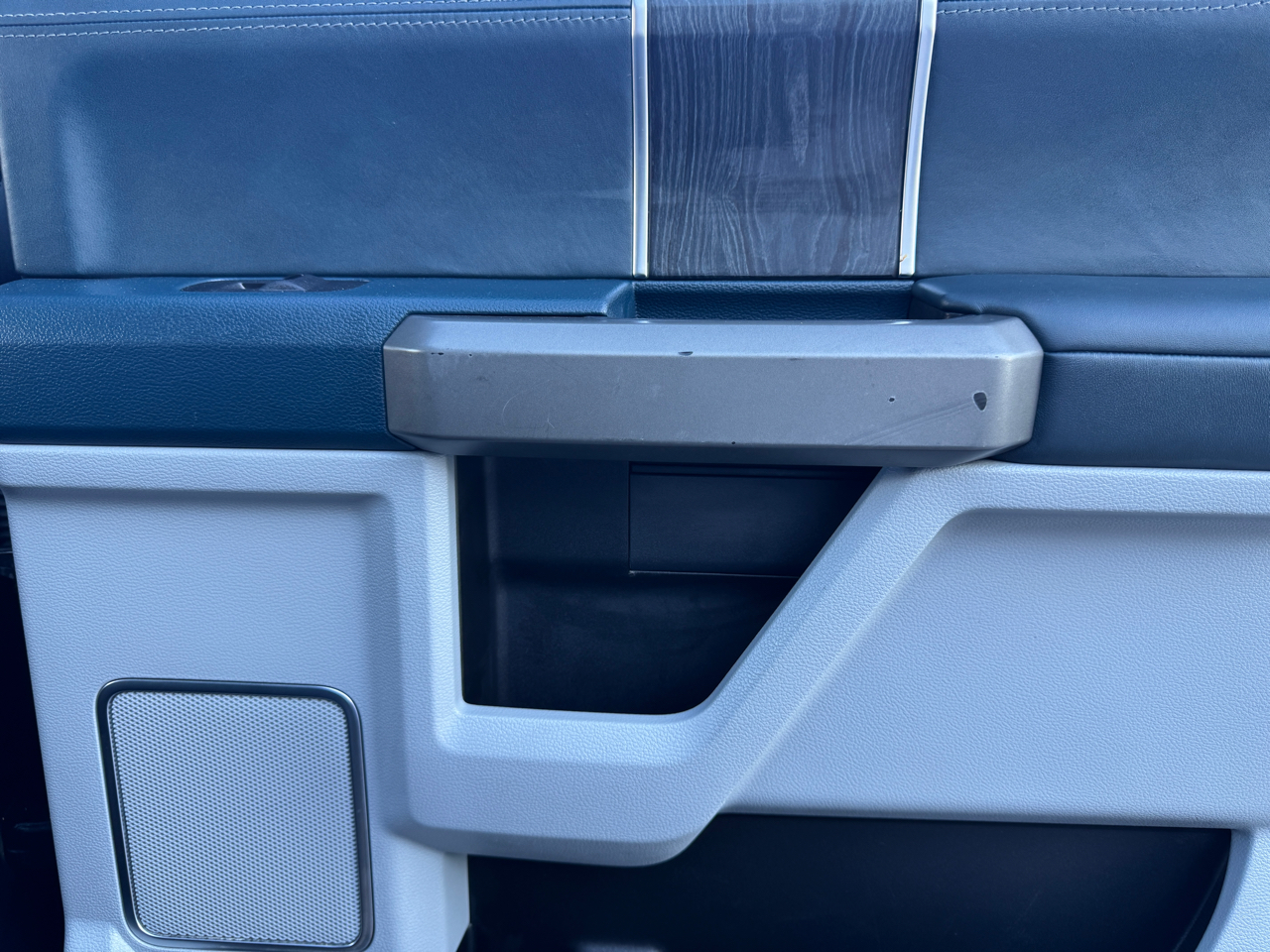 Ford F-450 SD Lariat Crew Cab 4WD DRW 2022