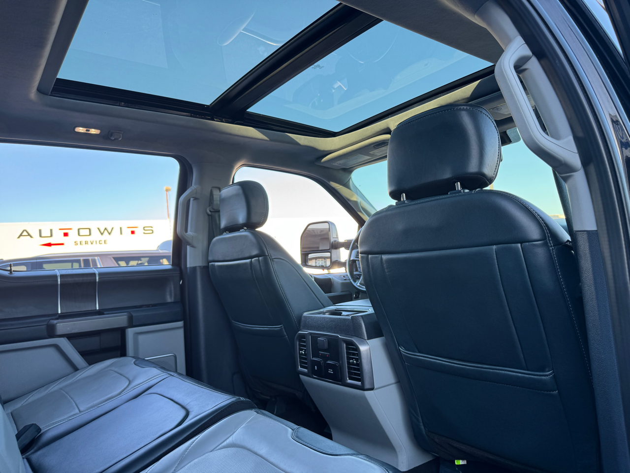 Ford F-450 SD Lariat Crew Cab 4WD DRW 2022