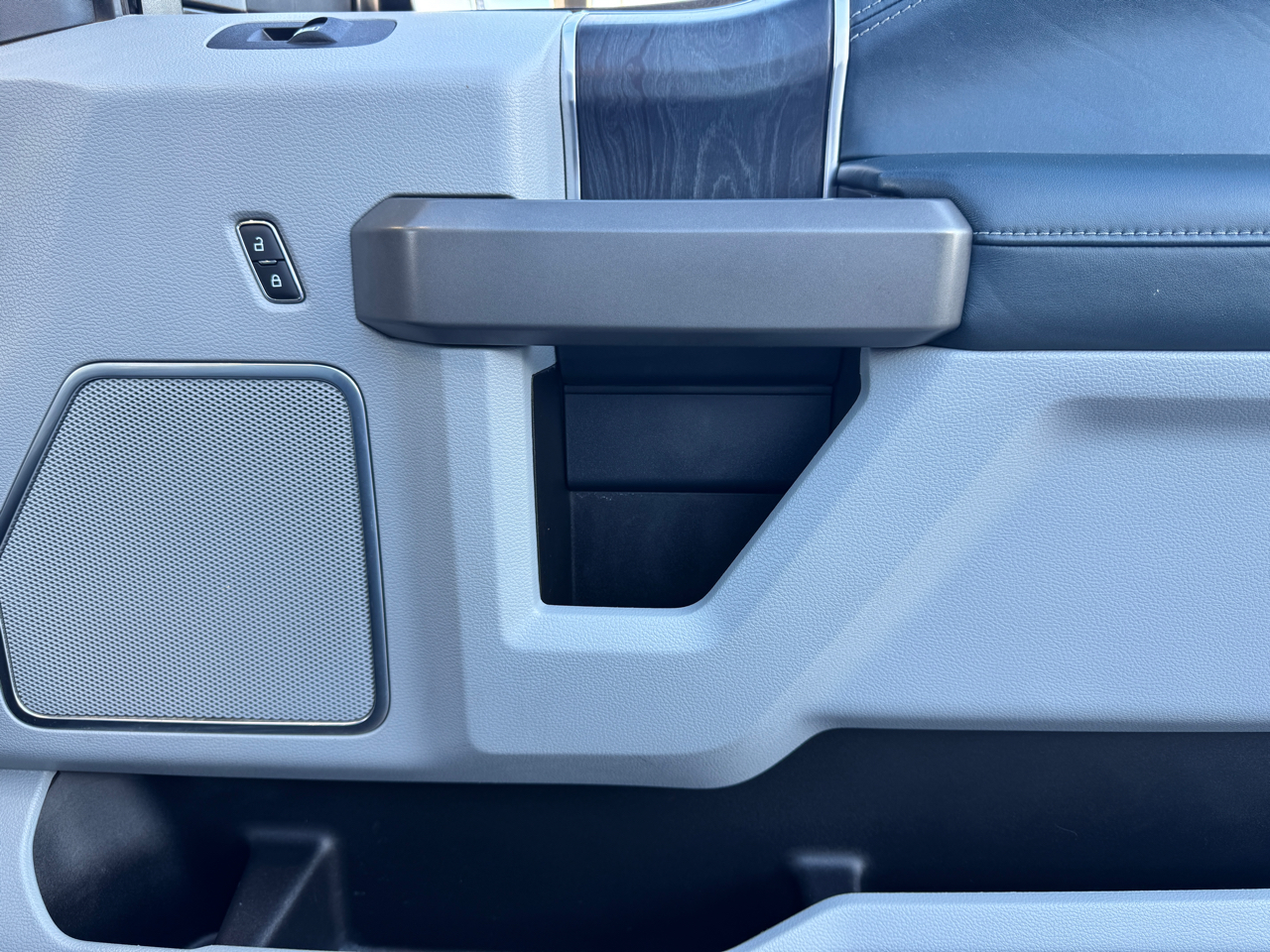 Ford F-450 SD Lariat Crew Cab 4WD DRW 2022