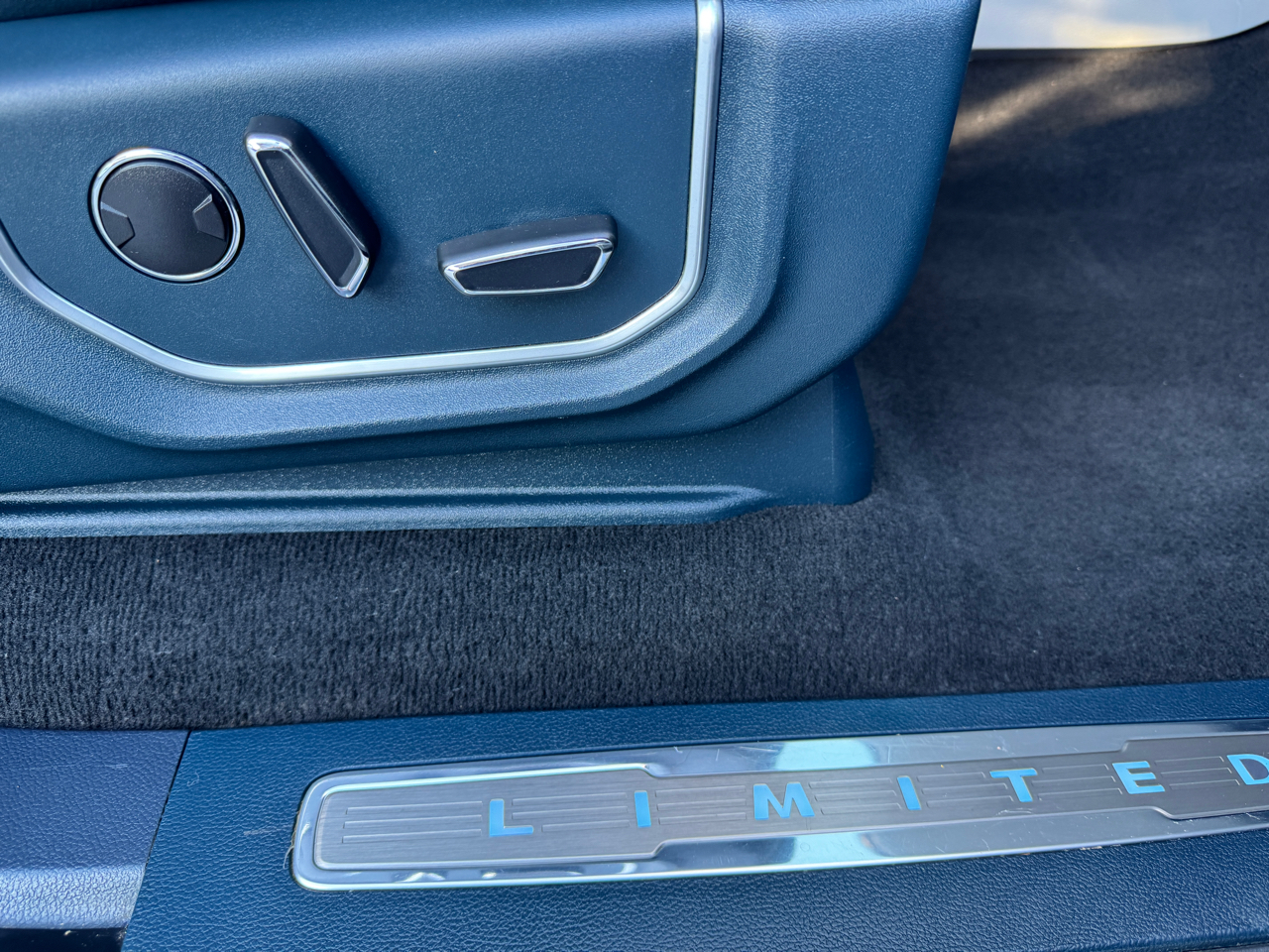 Ford F-450 SD Lariat Crew Cab 4WD DRW 2022