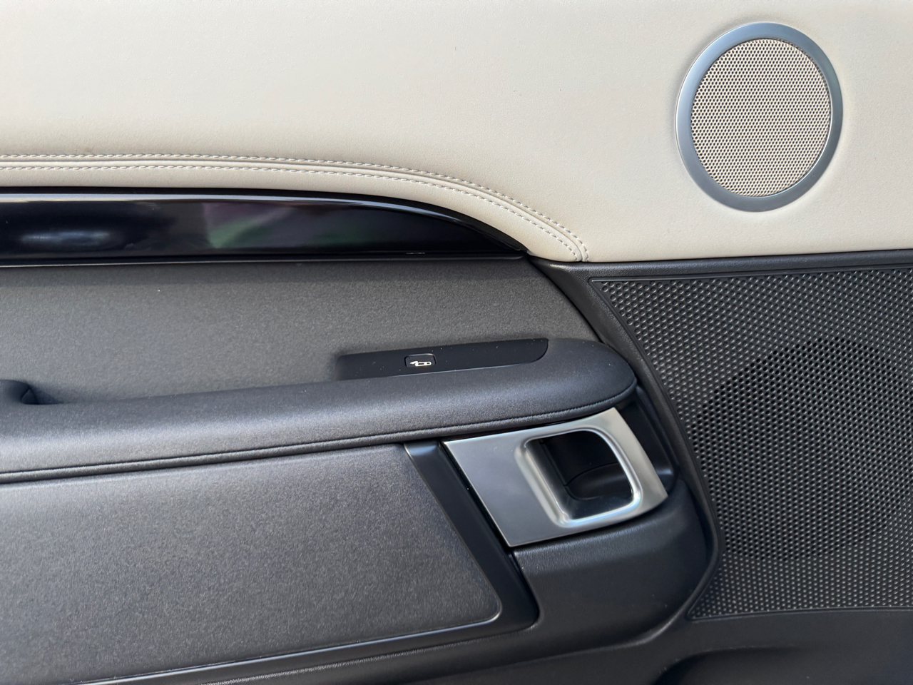 Land Rover Discovery  2021