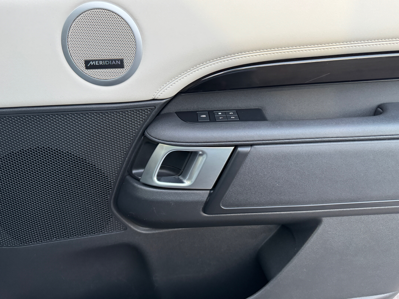 Land Rover Discovery  2021