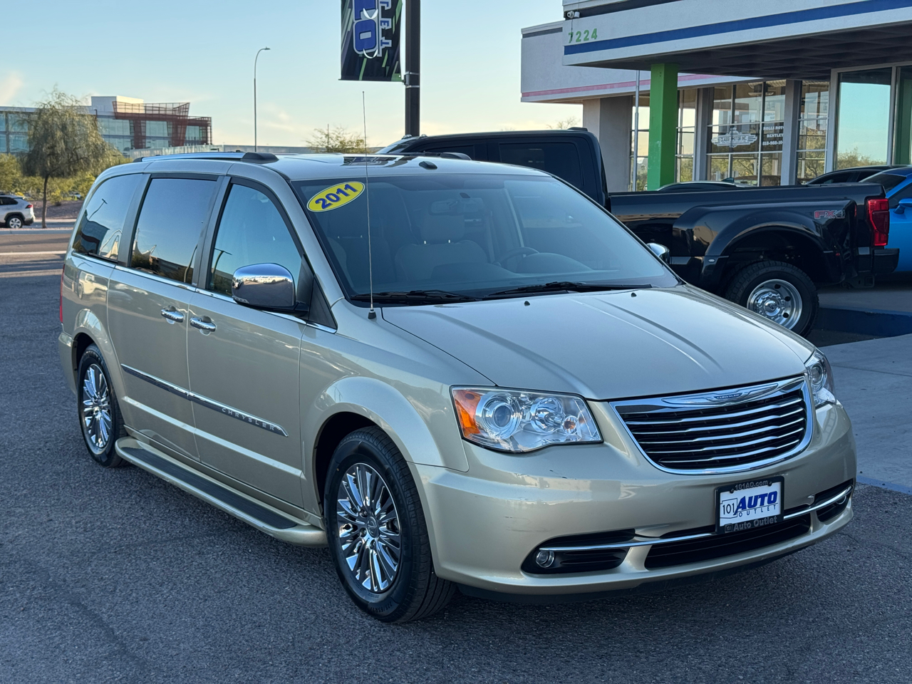Chrysler Town & Country  2011