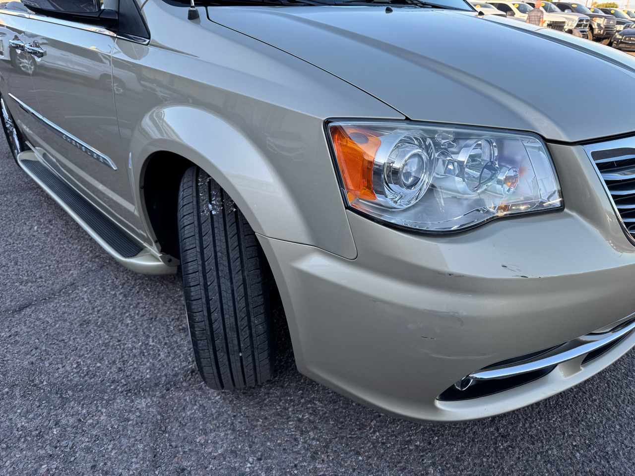 Chrysler Town & Country  2011