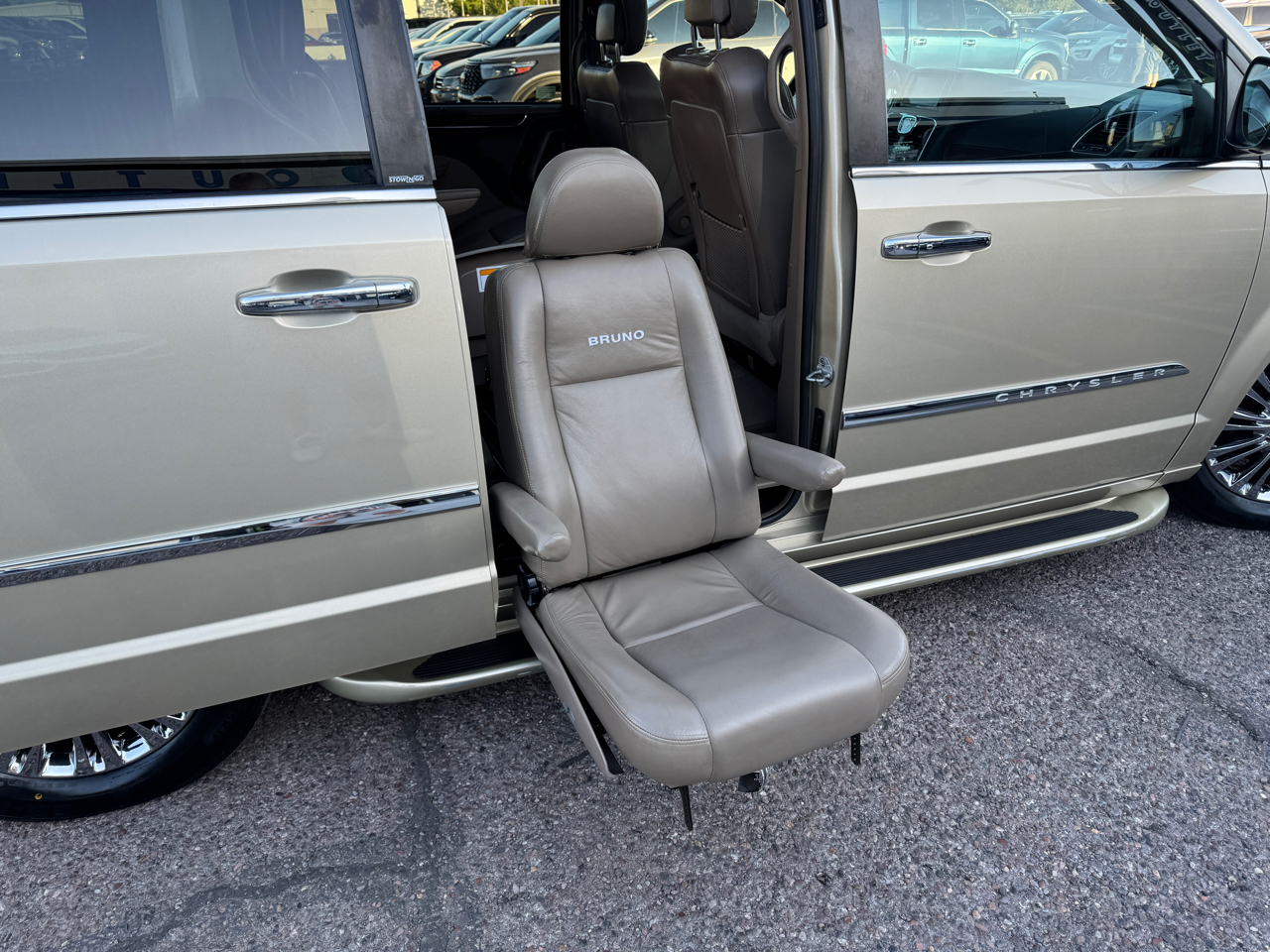 Chrysler Town & Country  2011