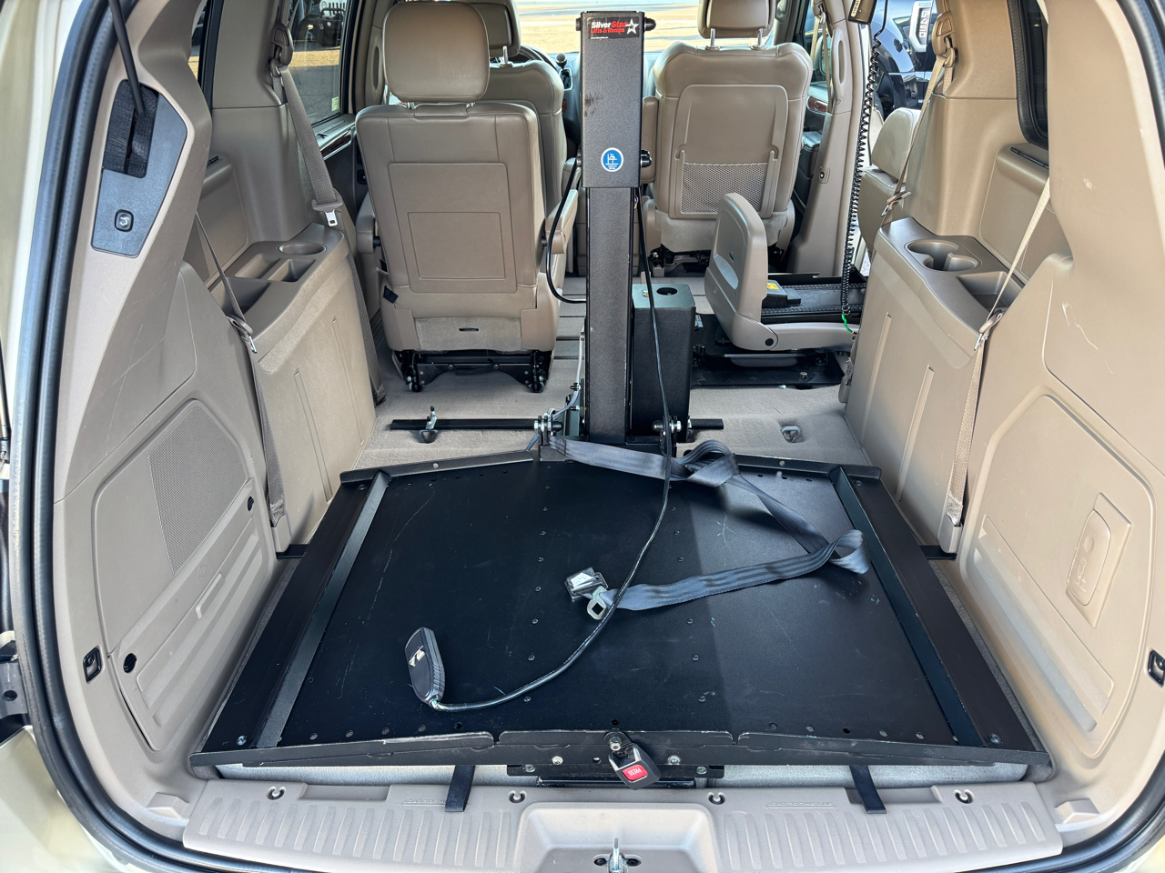 Chrysler Town & Country  2011