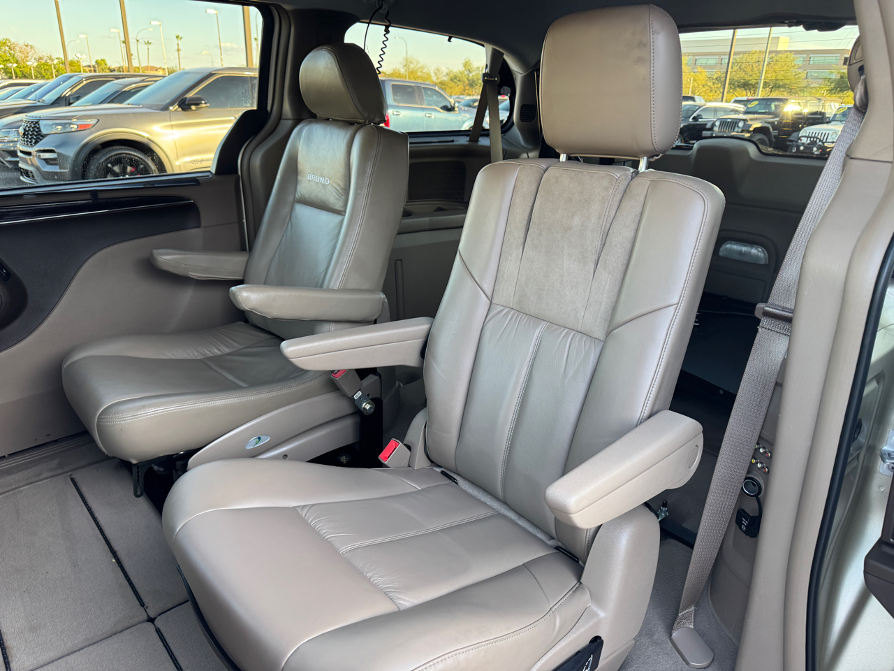 Chrysler Town & Country  2011