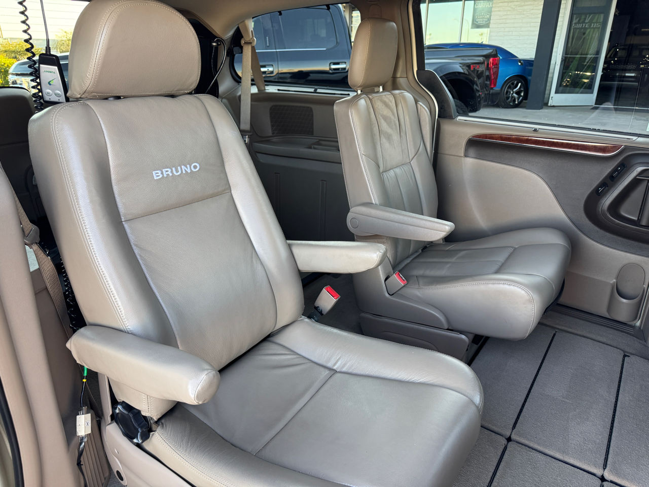 Chrysler Town & Country  2011