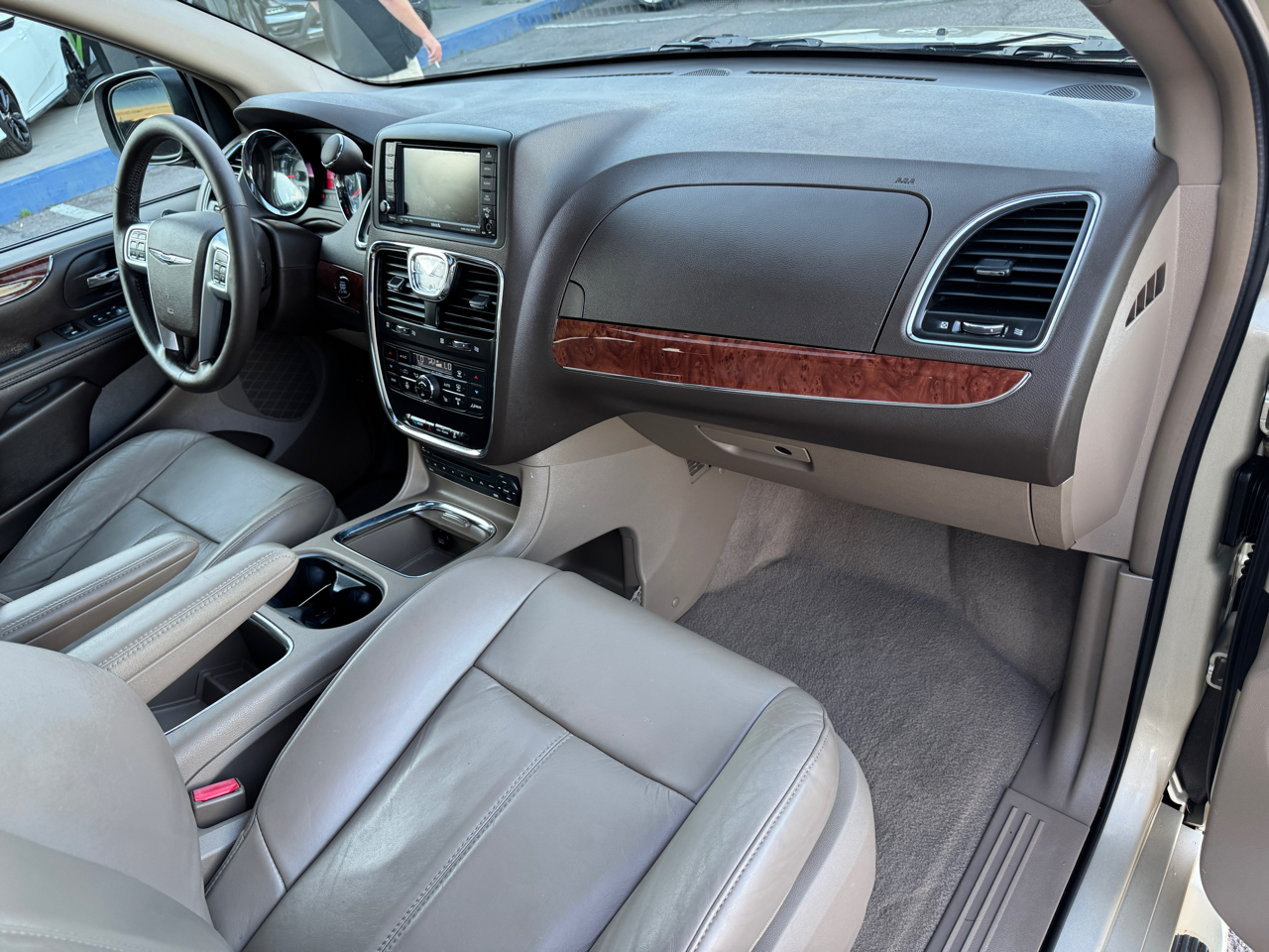 Chrysler Town & Country  2011