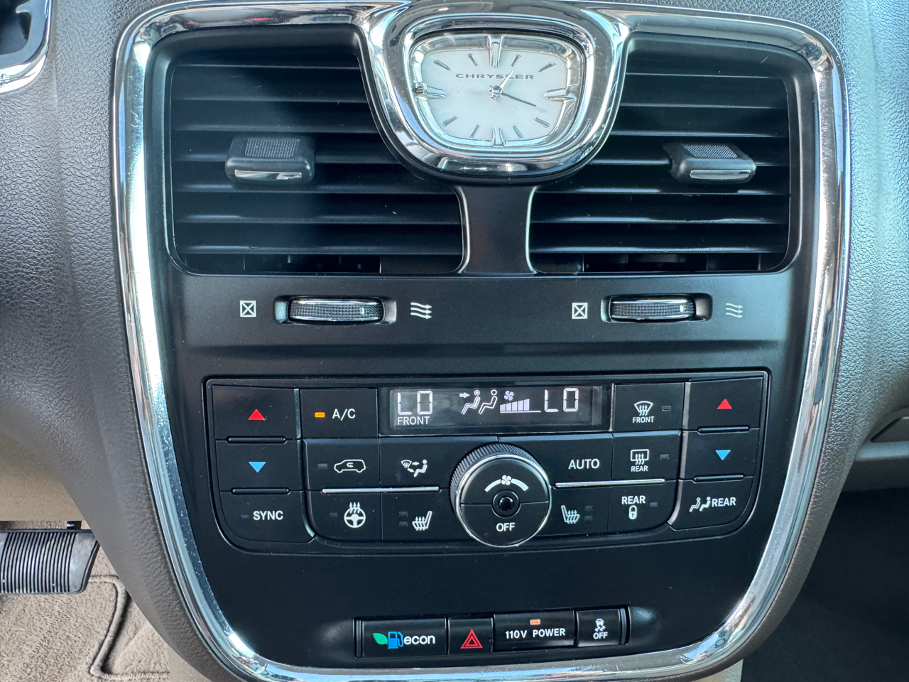 Chrysler Town & Country  2011